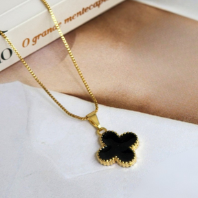 Colar Trevo Resinado Preto - Banho de Ouro 18k