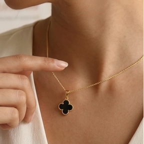 Colar Trevo Resinado Preto - Banho de Ouro 18k