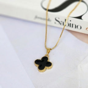 Colar Trevo Resinado Preto - Banho de Ouro 18k