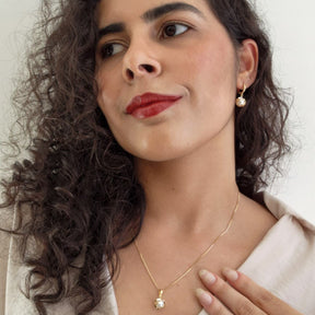 Conjunto Colar e Brinco Pérola Trabalhada - Banho de Ouro 18k