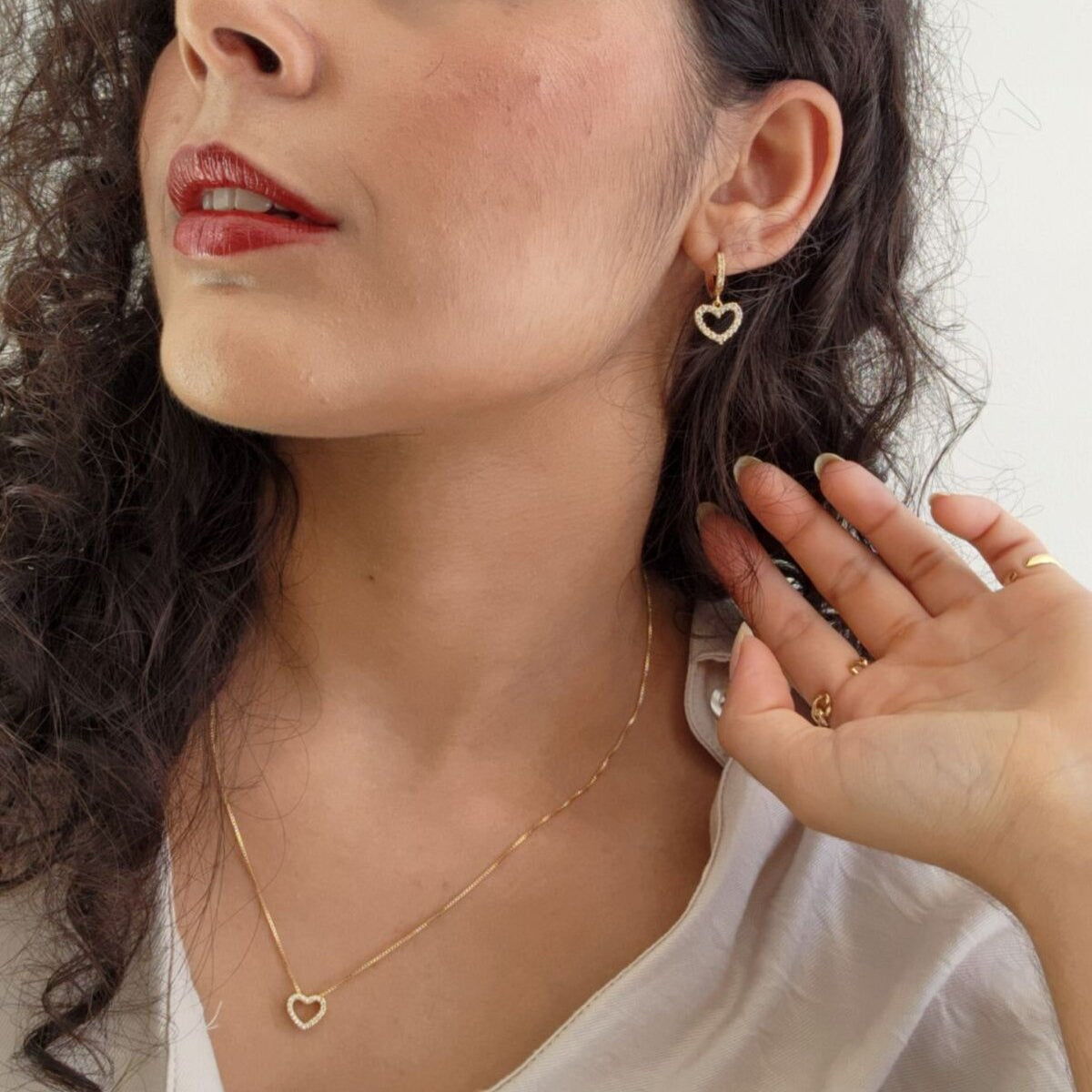 Conjunto Colar e Brinco Coração Vazado Cravejado - Banho de Ouro 18k