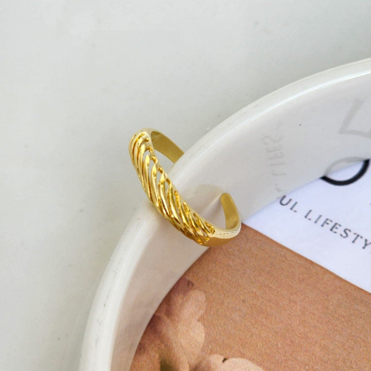 Anel Ajustável Croissant Vazado  - Banho de Ouro 18k