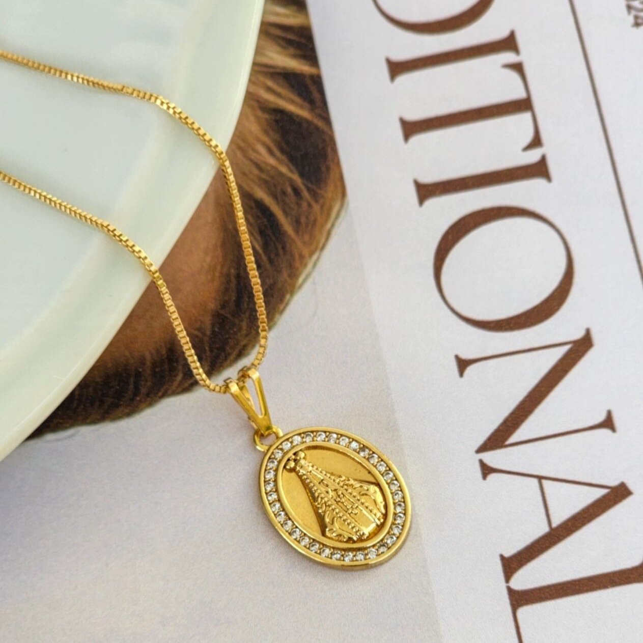 Colar Medalha Nossa Senhora Cravejado - Banho de Ouro 18k